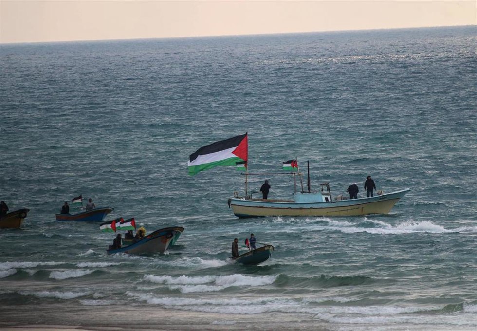 Archivo - Vista de una flotilla formada por barcos gazatíes en protesta por el bloqueo naval israelí sobre la Franja (archivo)