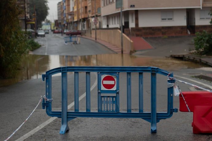 Imagem da Rambla del Garruchal ao passar pelo distrito de Beniaján