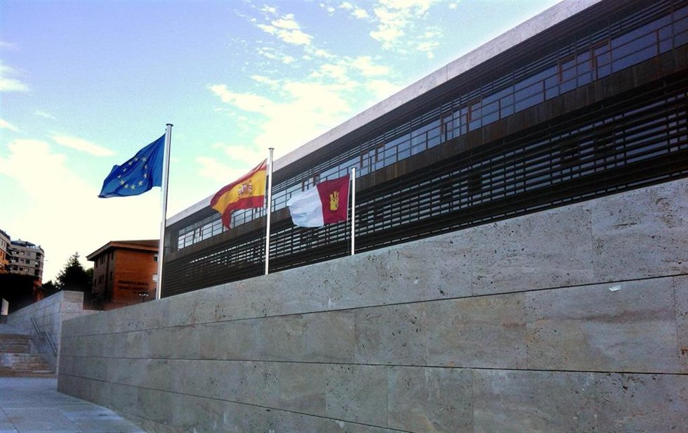 Archivo - Fachada de La Consejería de Sanidad