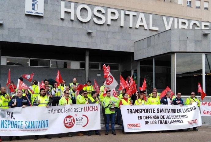 Archivo - Trabajador concentraciones ambulacia Cuenca