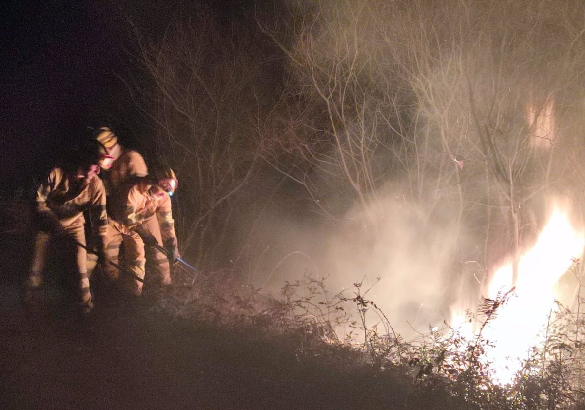 Cantabria amanece este viernes con tres incendios forestales activos y dos controlados