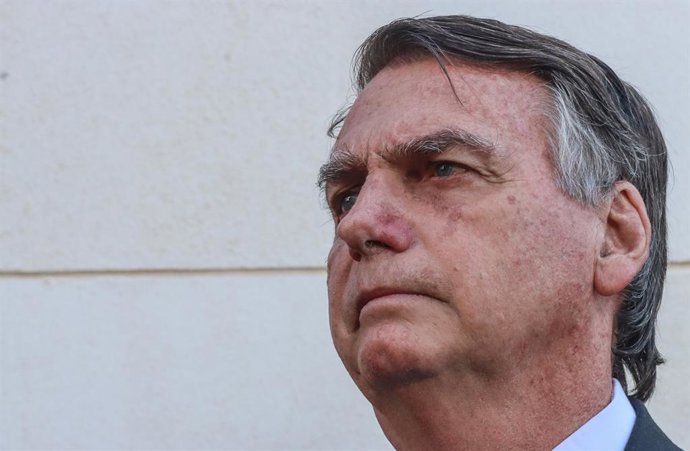 Archivo - Arquivo - O ex-presidente do Brasil Jair Bolsonaro durante uma coletiva de imprensa em Brasília (arquivo).