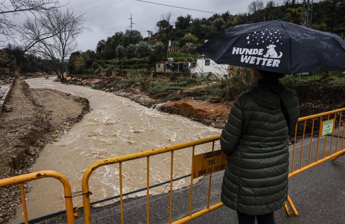 Rio al seu pas per la població de Bunyol