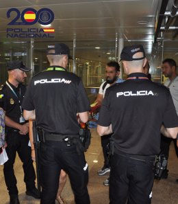 Archivo - Expulsan 15 ciudadanos extranjeros multirreincidentes que actuaban principalmente en Catalunya