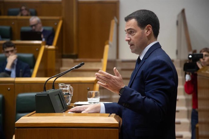 Pradales pide a Bildu dar tiempo a la Mesa de Salud y destaca su trabajo para garantizar la sostenibilidad de Osakidetza