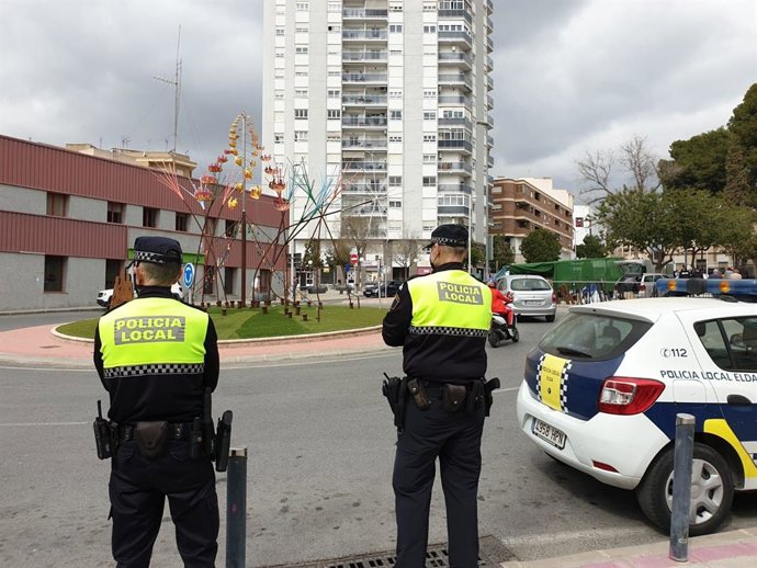 Agentes de la Policía Local de Elda (Alicante), en una imagen de archivo.