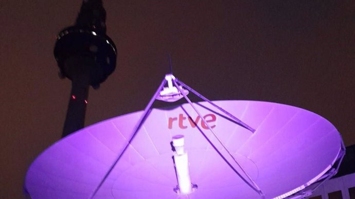 RTVE ha preparado una iluminación especial, de color morado, para conmemorar el Día Internacional de la Mujer, que podrá verse por la tarde y por la noche de este viernes y sábado 8 de marzo en varias de sus sedes