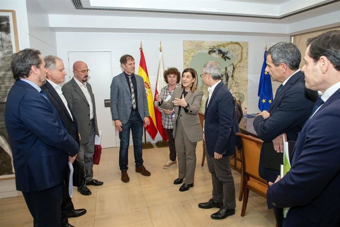 Reunión entre representantes del Gobierno de Cantabria y CEOE-CEPYME para abordar el absentismo laboral