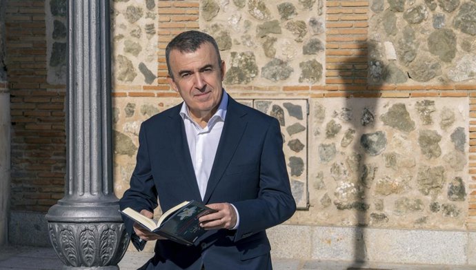 Lorenzo Silva assina 'Las fuerzas contrarias': "A pandemia revelou fraturas sociais que não conhecíamos".