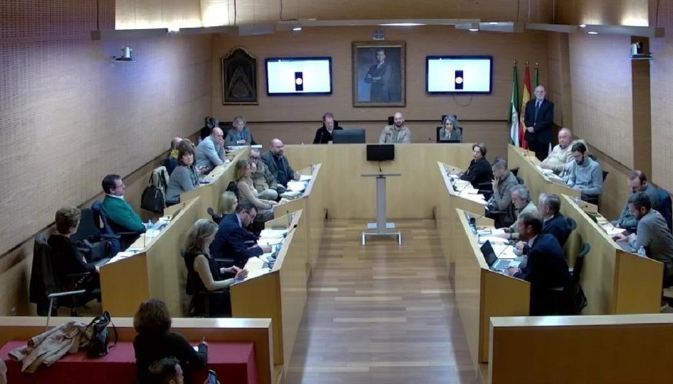 Germán Beardo, alcalde de El Puerto, preside el pleno municipal en el Ayuntamiento de El Puerto