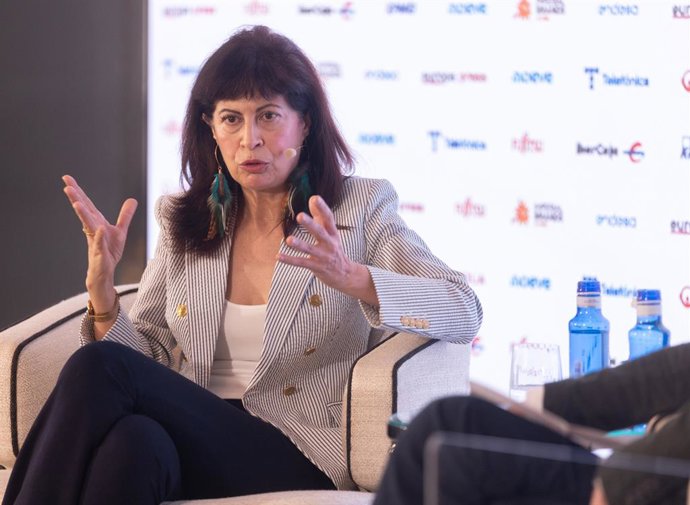 La ministra de Igualdad, Ana Redondo, interviene durante un desayuno informativo de Europa Press, en el Hotel Rosewood Villa Magna, a 5 de marzo de 2025, en Madrid (España).