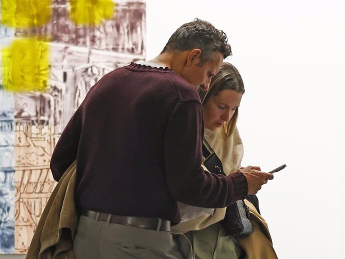 Joaquín Prat y Alexia Pla durante su visita en ARCO este jueves