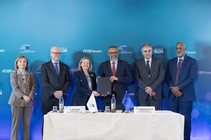 Foto do acordo entre o Banco Europeu de Investimento e a Organização Mundial da Saúde para fortalecer o sistema de saúde do Líbano.