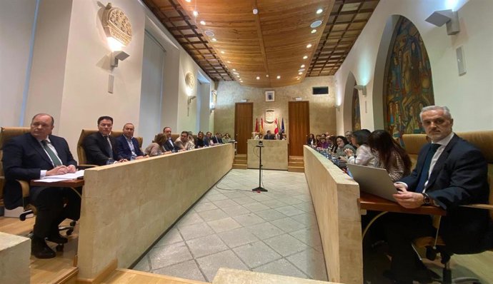 El Pleno del Ayuntamiento de Salamanca reconoce y aprueba la ruptura del Grupo Municipal Vox.