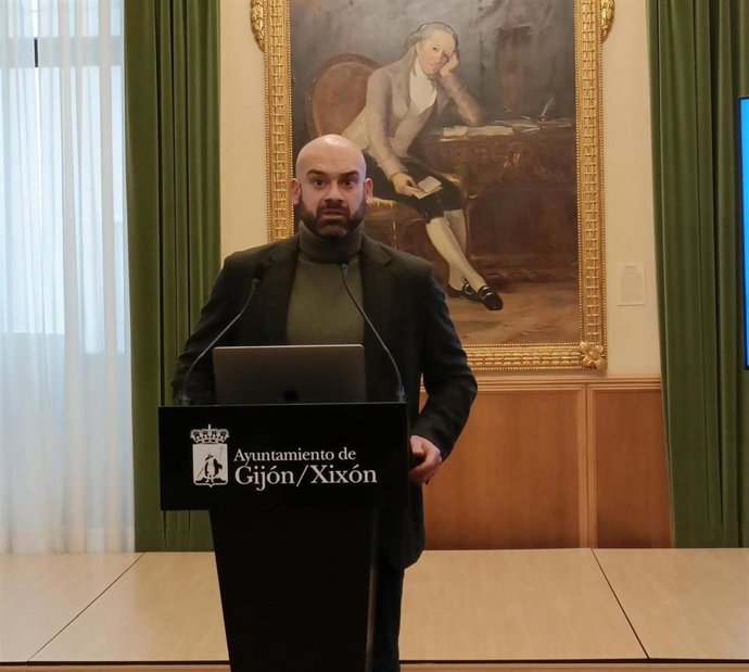 El concejal de Urbanismo en el Ayuntamiento de Gijón, Jesús Martínez Salvador (Foro), en rueda de prensa en el Consistorio gijonés. (Archivo)