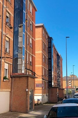 Instalación de ascensor subvencionada por el Gobierno de Cantabria