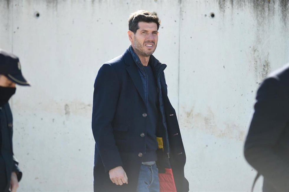 El exdirector deportivo de la selección masculina de fútbol, Albert Luque, a su salida del juicio por el caso Rubiales, en la Audiencia Nacional de San Fernando de Henares.
