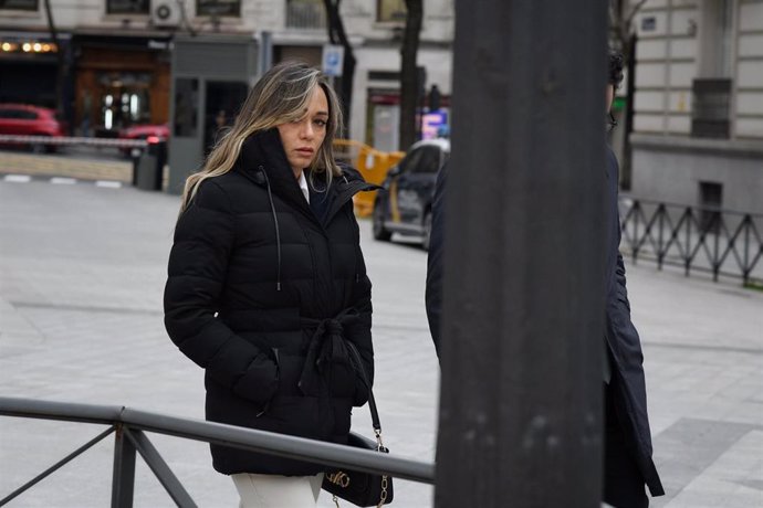 La administradora de la mercantil Canary Island Fuel Company SL, Oriana Elisett Aciego, a su llegada a declarar en la Audiencia Nacional, a 7 de marzo de 2025, en Madrid (España). 
