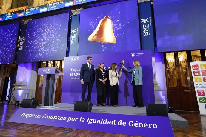 Toque de campana por la Igualdad de Género en el Palacio de la Bolsa Madrid, a 7 de marzo de 2025.