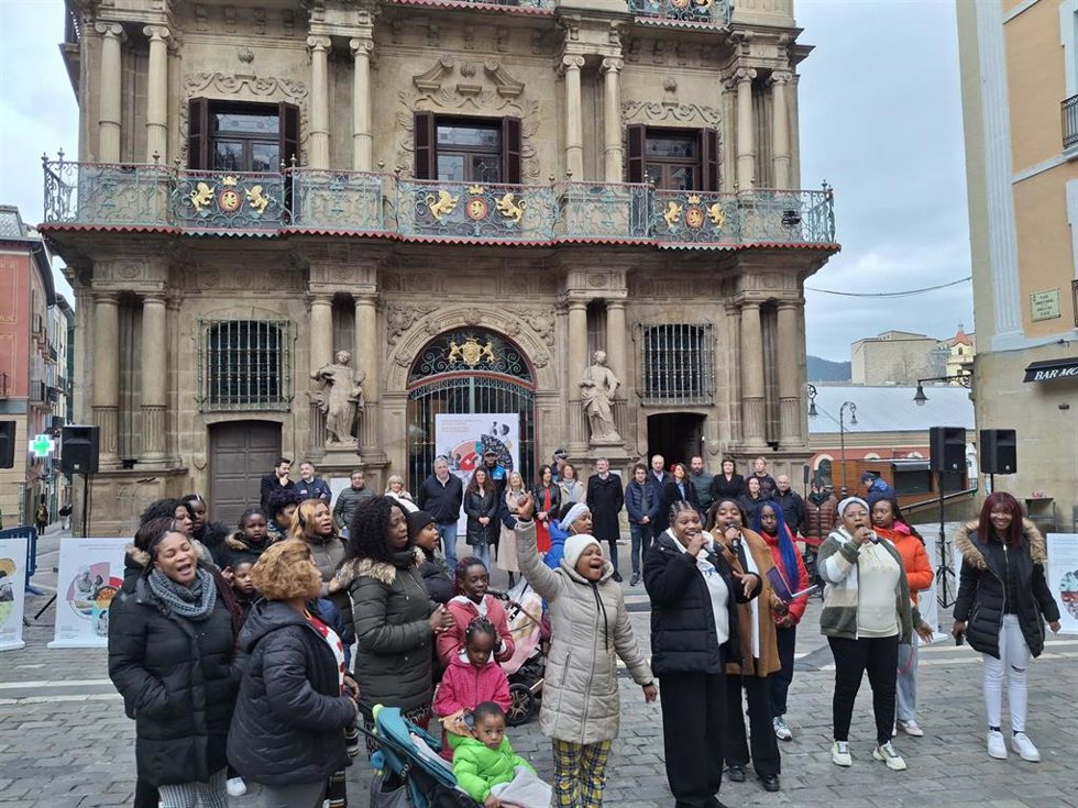 Acto de conmemoración del 8M del Ayuntamiento de Pamplona en el que han actuado mujeres del colectivo Las Poderosas.