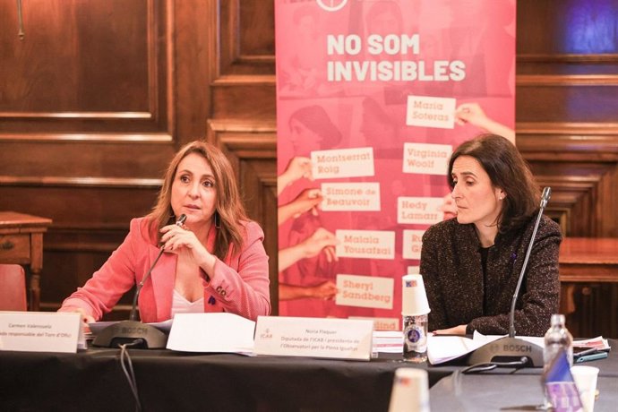 La diputada responsable del Turno de Oficio del Icab, Carmen Valenzuela, y la diputada y presidenta del Observatorio para la Plena Igualdad, Núria Flaquer