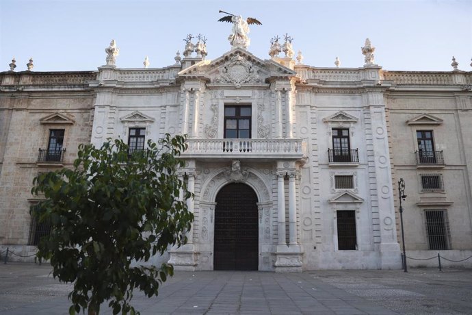 Archivo - Fachada del edificio del Rectorado de la Universidad de Sevilla