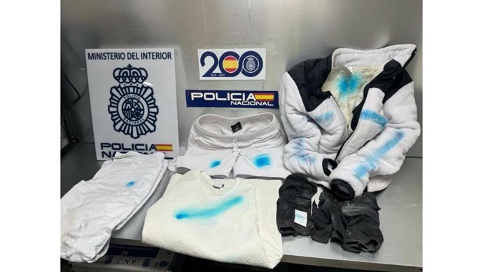 Detenido un hombre que llevaba 3 kilos de cocaína impregnadas en prendas de ropa