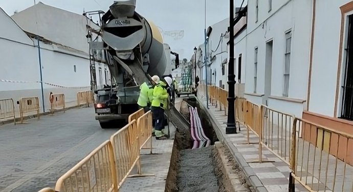 Trabajos necesarios para la instalación de un centro de transformación para el nuevo ambulatorio de Castilblanco.