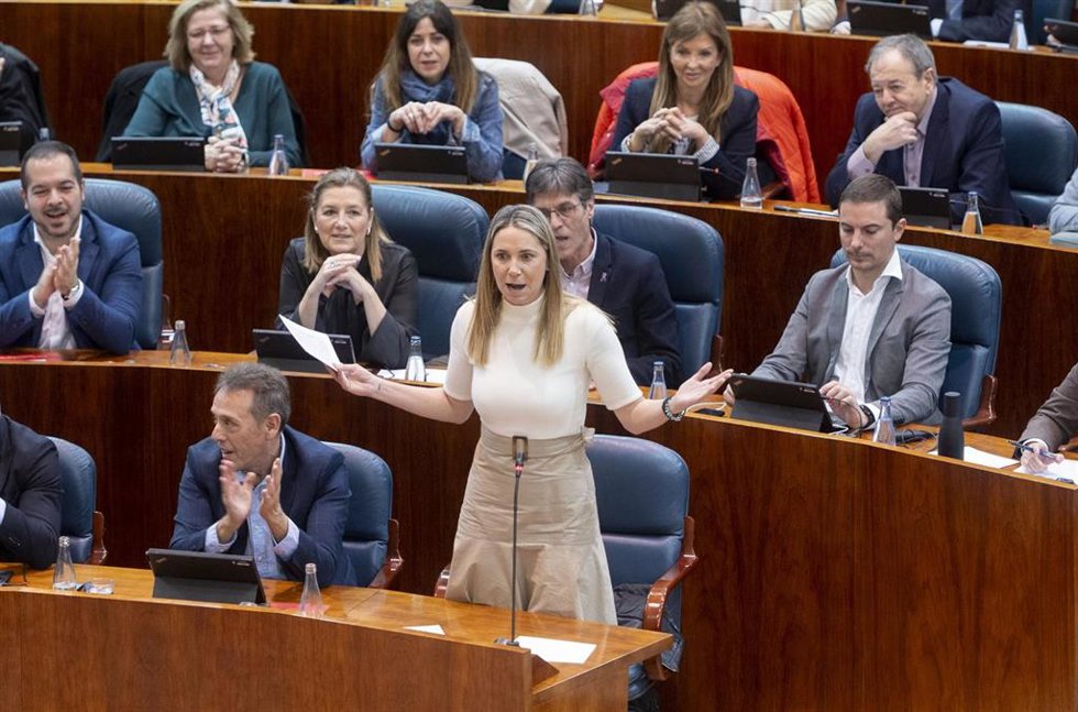 La portavoz del PSOE en la Asamblea, Mar Espinar, interviene durante un pleno en la Asamblea de Madrid, a 20 de febrero de 2025, en Madrid (España). La vivienda y la educación serán dos temas centrales en el Pleno de la Asamblea de Madrid de hoy, en el 