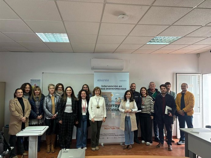 Irene Aguilera (centro) participa en la Comisión Local de Impulso Comunitario (Clic) con el objetivo ha sido abordar el Plan Local de Zona Desfavorecida.