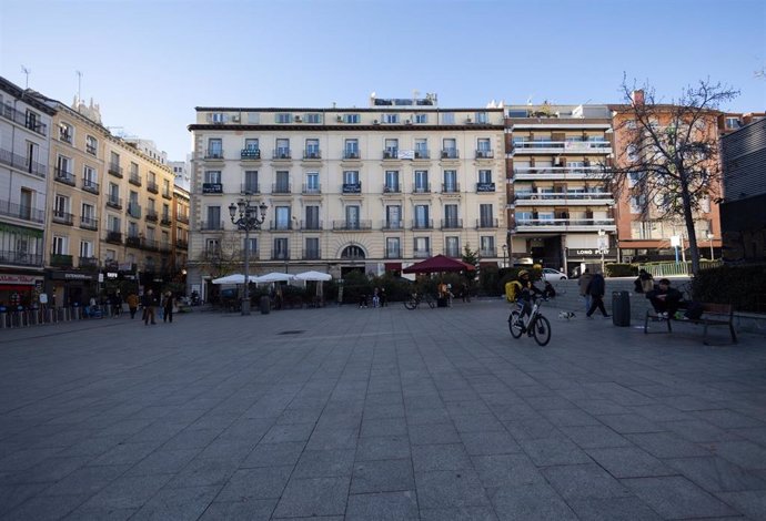 Archivo - Varias personas en la plaza Pedro Zerolo, a 20 de diciembre de 2024, en Madrid (España).