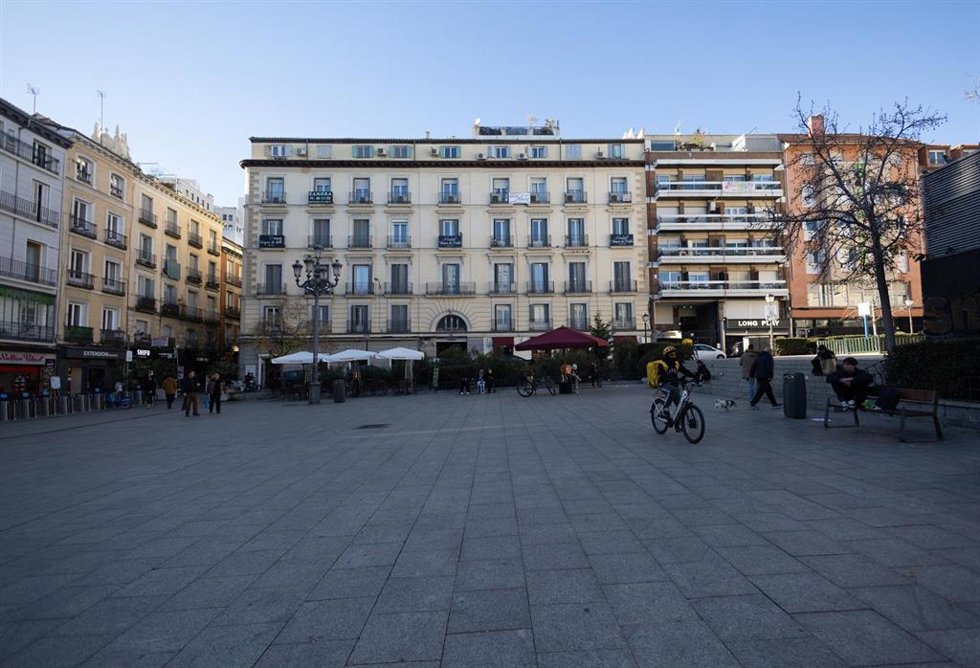 Archivo - Varias personas en la plaza Pedro Zerolo, a 20 de diciembre de 2024, en Madrid (España).
