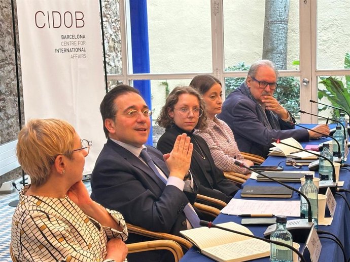 El ministro de Asuntos Exteriores, Unión Europea y Cooperación, José Manuel Albares, en un acto en el Cidob