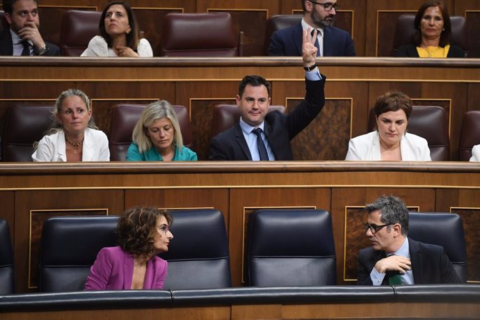 Archivo - La vicepresidenta primera y ministra de Hacienda, María Jesús Montero y el ministro de la Presidencia, Justicia y Relaciones con las Cortes, Félix Bolaños, durante una sesión plenaria extraordinaria, en el Congreso de los Diputados, a 23 de juli