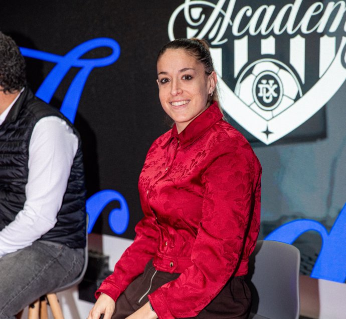 La exfutbolista y profesional de esports Olga Garcia, con DUX.