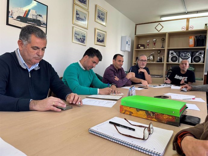 Integrantes del PP de Las Palmas de Gran Canaria reunidos con representantes sindicales de Recogida de Residuos Sólidos Urbanos