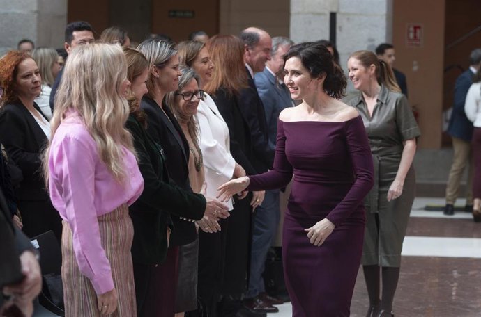 La presidenta de la Comunidad de Madrid, Isabel Díaz Ayuso, durante el acto de entrega de los Reconocimientos 8 de Marzo, en la Real Casa de Correos, a 7 de marzo de 2025, en Madrid (España). 