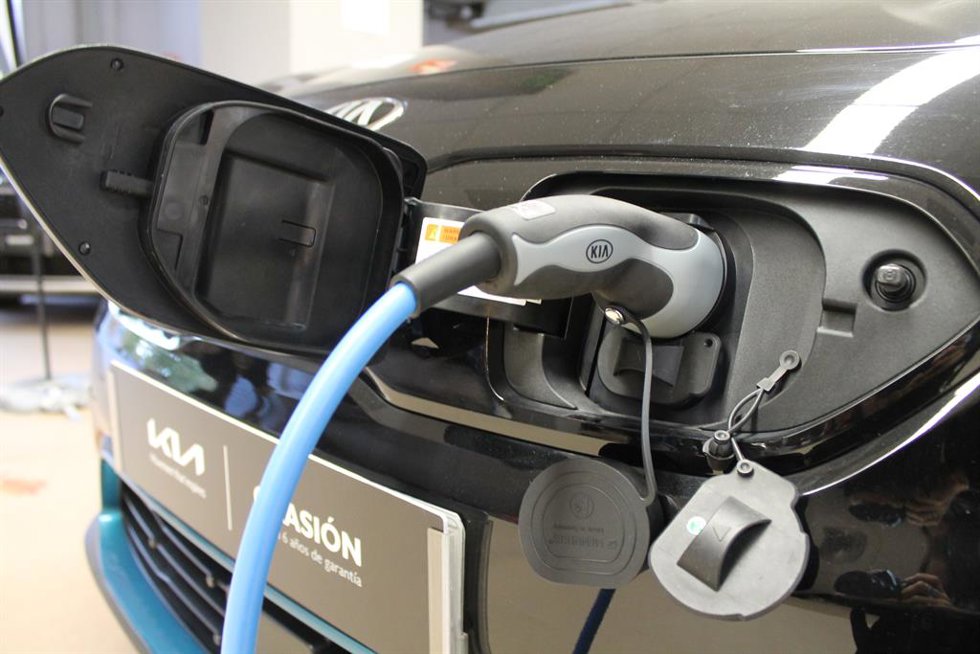 Archivo - T&E estima que 880.000 coches eléctricos no se producirán y Europa quedará rezagada respecto a China.