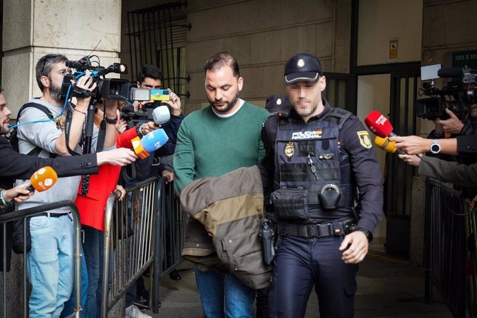 Archivo - El sobrino de María del Monte, Antonio Tejado saliendo de los juzgados tras declarar sobre el robo a María del Monte. A 15 de marzo de 2024, en Sevilla