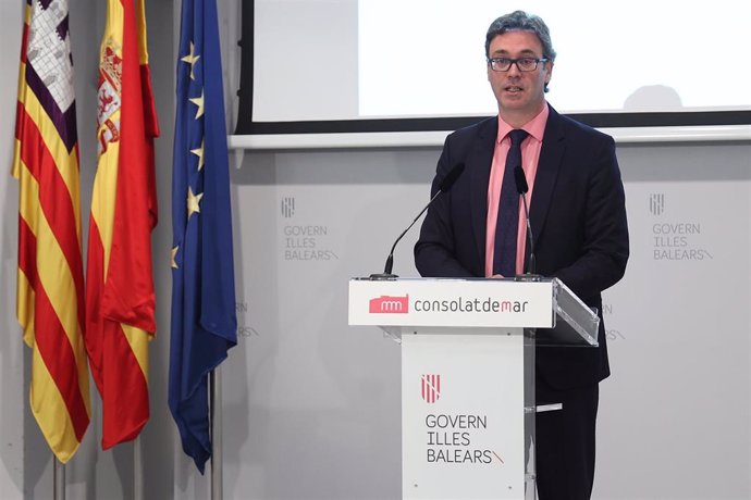 Archivo - El portavoz del Govern y conseller de Economía, Hacienda e Innovación, Antoni Costa, comparece en una rueda de prensa tras un Consell de Govern, en una foto de archivo.