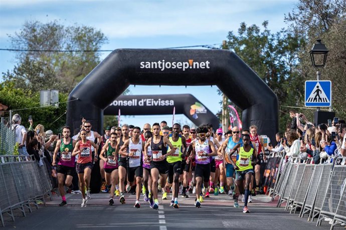 Archivo - La Ibiza Media Maratón dobla las inscripciones hasta los 3.300 corredores en 2025.