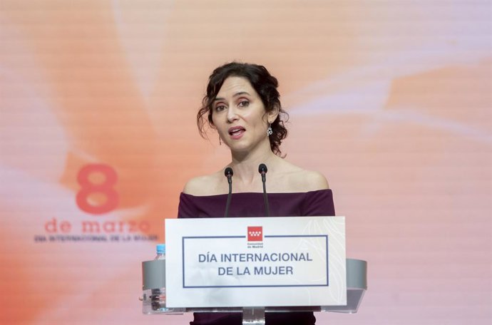 La presidenta de la Comunidad de Madrid, Isabel Díaz Ayuso, durante el acto de entrega de los Reconocimientos 8 de Marzo, en la Real Casa de Correos, a 7 de marzo de 2025, en Madrid.