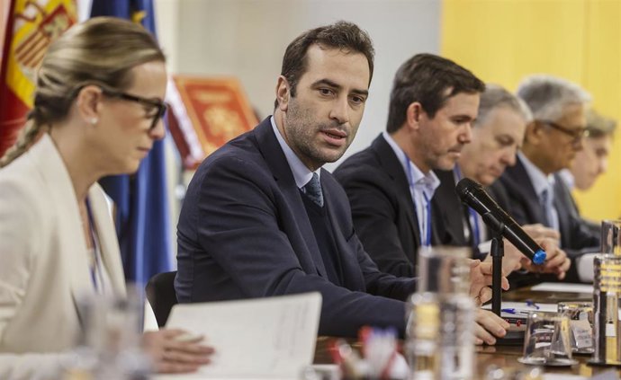 El ministro de Economía, Comercio y Empresa, Carlos Cuerpo, durante una jornada de trabajo con asociaciones empresariales, en la Delegación del Gobierno en la Comunidad Valenciana, a 7 de marzo de 2025, en Valencia, Comunidad Valenciana (España)