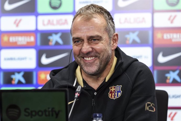 El entrenador del FC Barcelona, Hansi Flick, en la rueda de prensa previa al partido de LaLiga EA Sports contra Osasuna