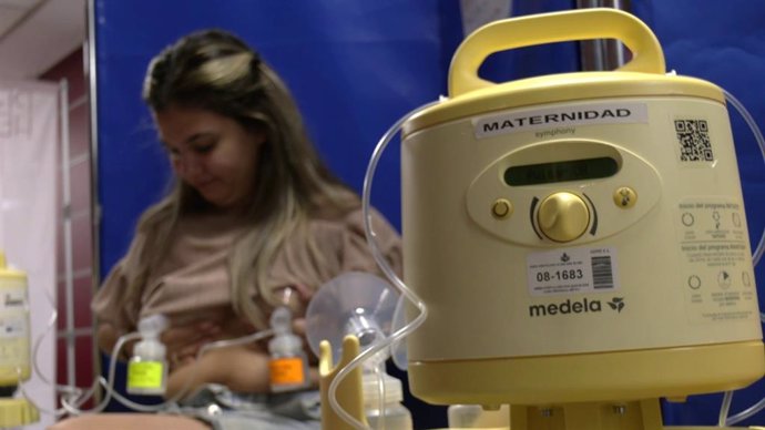 Una de las donantes de leche en Huelva para el 'Proyecto Hera'.