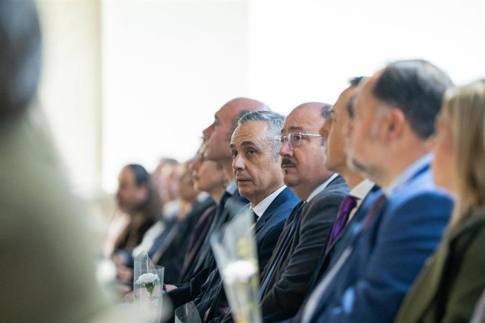 Diputados de Vox en el acto institucional por el 8M