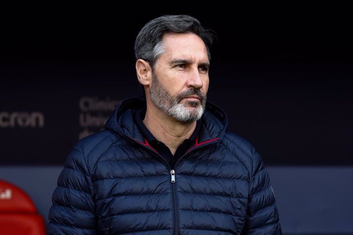 Vicente Moreno, head coach of CA Osasuna looks on during the Spanish league, LaLiga EA Sports, football match played between CA Osasuna and Real Madrid at El Sadar Stadium on February 15, 2025 in Pamplona, Spain.