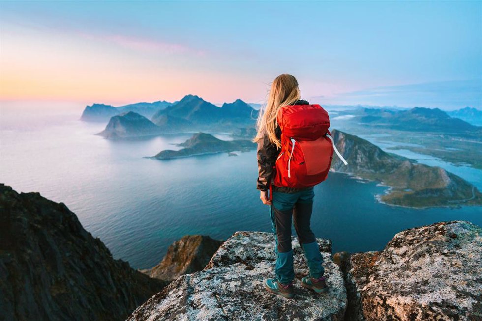 Viajar sola en el Día Internacional de la Mujer: 7 recomendaciones imprescindibles para mujeres aventureras