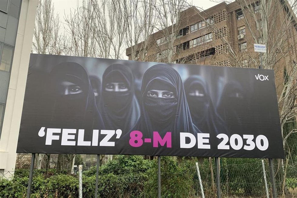 Cartel de Vox por el 8M.