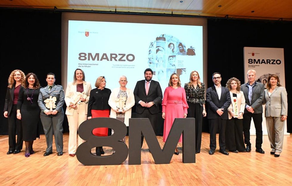 El jefe del Ejecutivo autonómico, Fernando López Miras, preside el acto institucional de entrega de los Premios 8 de marzo de la Comunidad, con motivo del Día Internacional de la Mujer